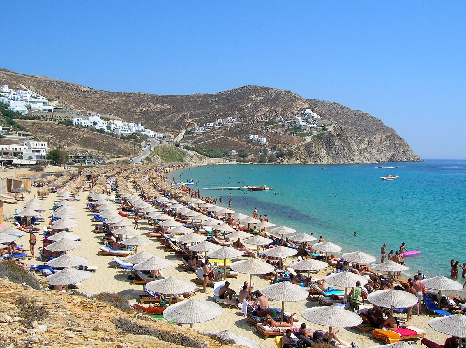 The long sandy beach of Elia