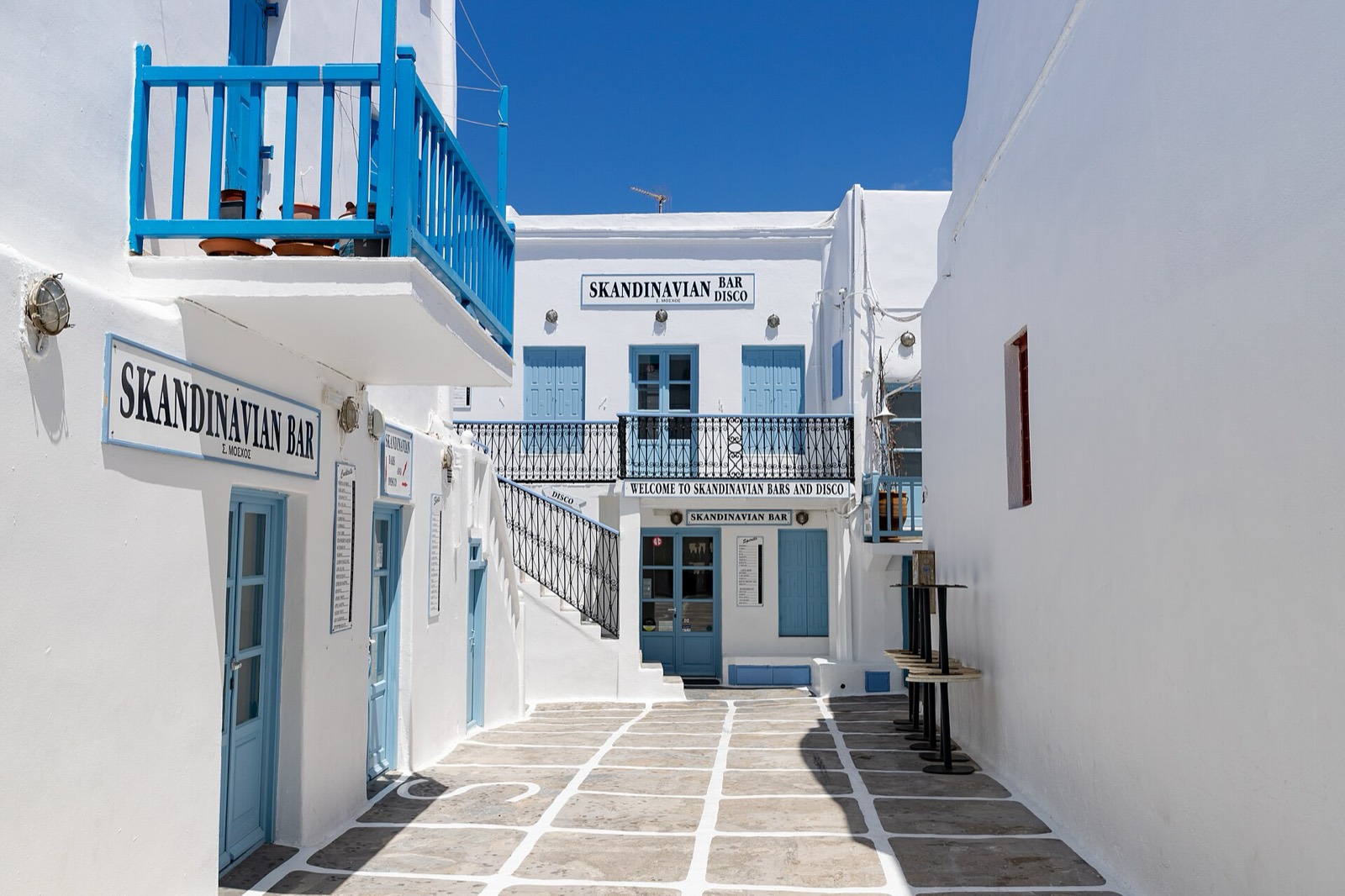 Courtyard of the Skandinavian bar in Chora